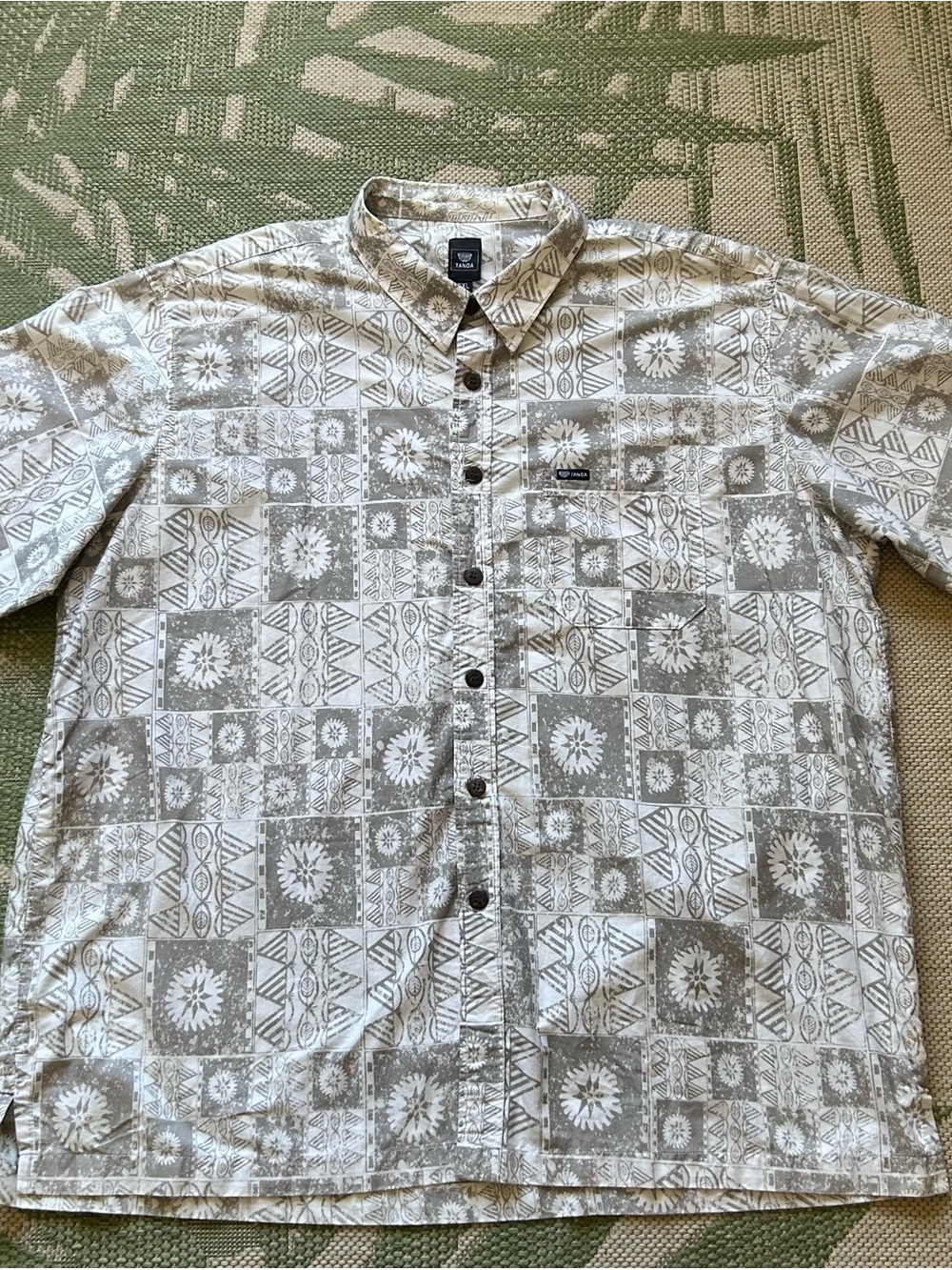 Tanoa Men's Short-Sleeve Button-Down Aloha Shirt in Light Beige/Grey Print 3XL